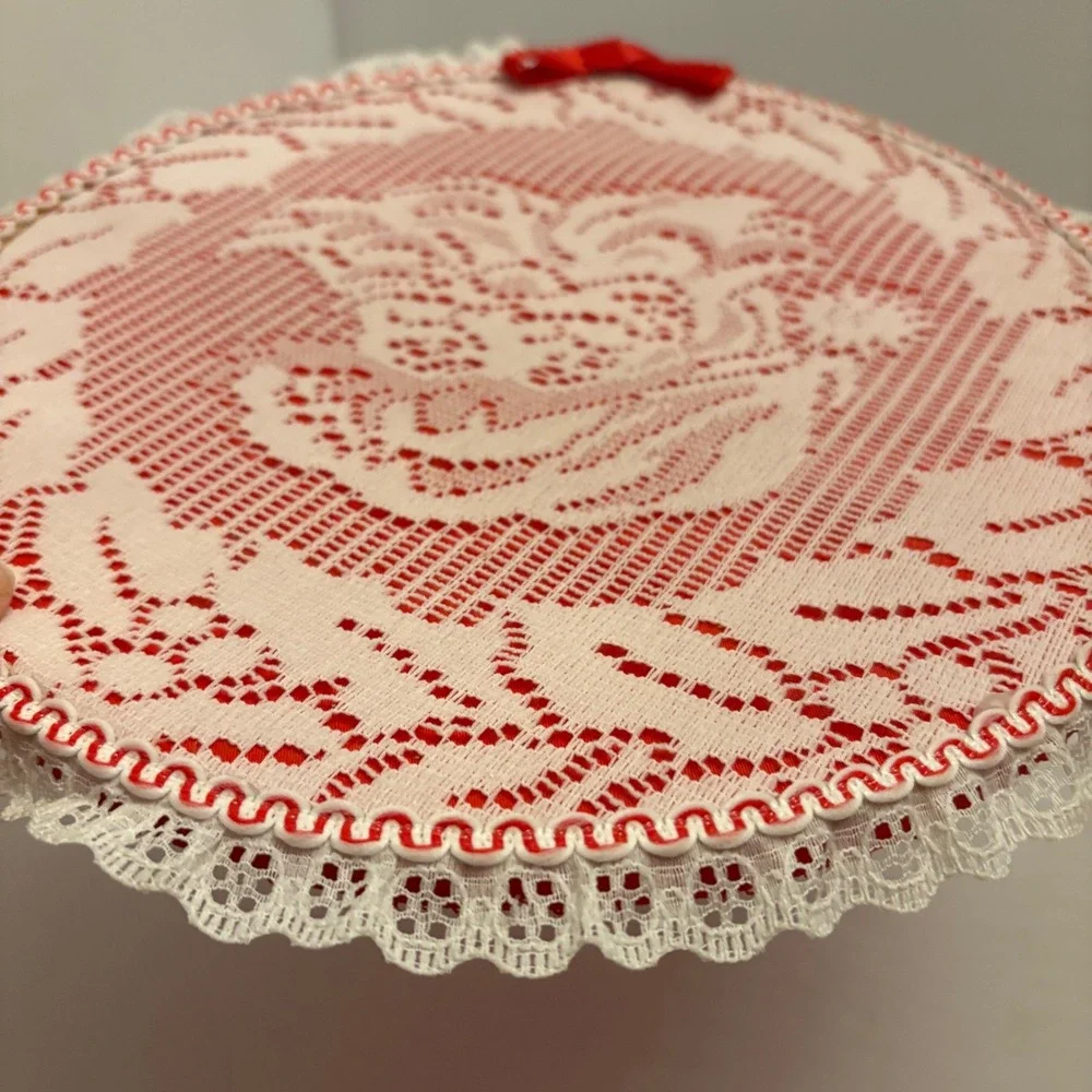 1980s Holiday Red White Lace Round‎ Doily Wooden 11